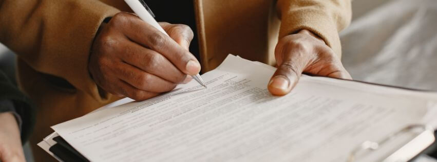 【人間翻訳が選ばれる理由】自動翻訳では対応できない4つの限界とは？